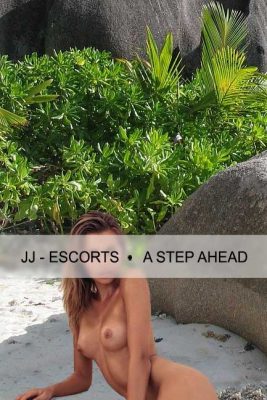 Escort Damen Nina Kern nackt am Strand